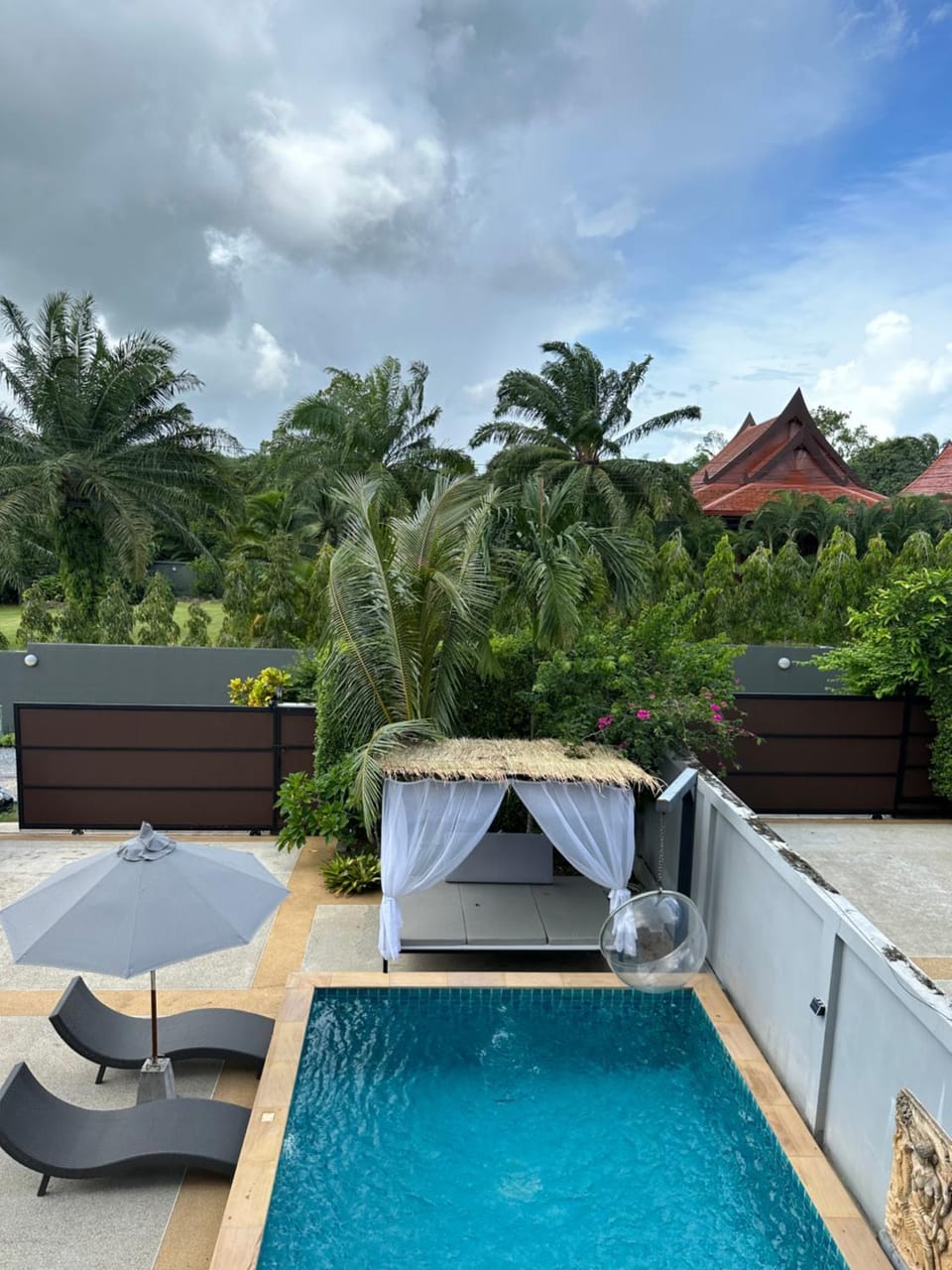 Garden view, Pool view, Swimming pool, Inner courtyard view, sunbed