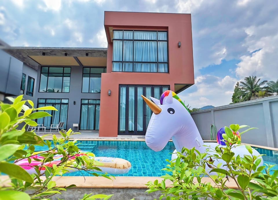 Property building, Swimming pool