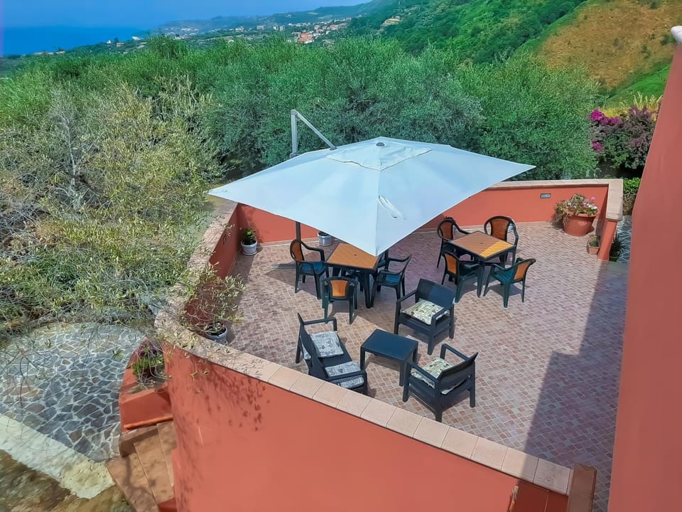 Property building, Restaurant/places to eat, Garden
