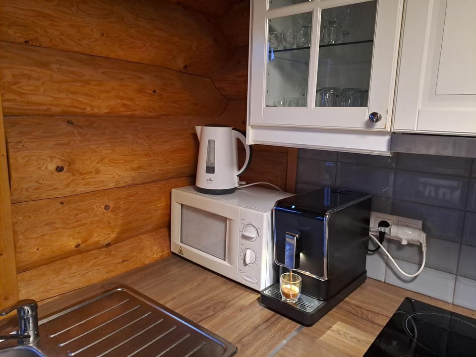 Coffee/tea facilities, microwave