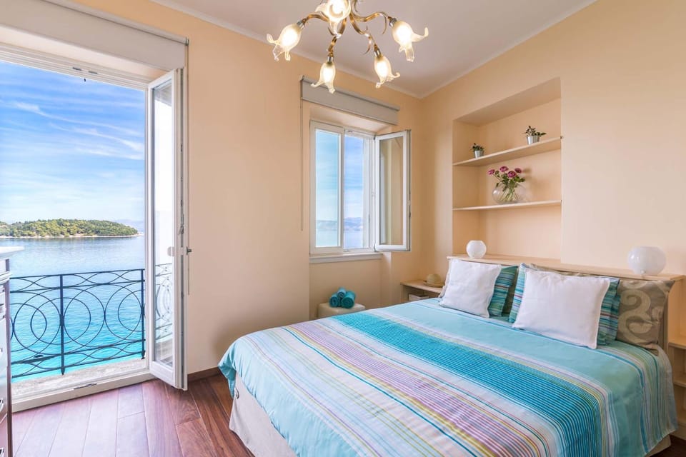 Bed, Bedroom, Sea view