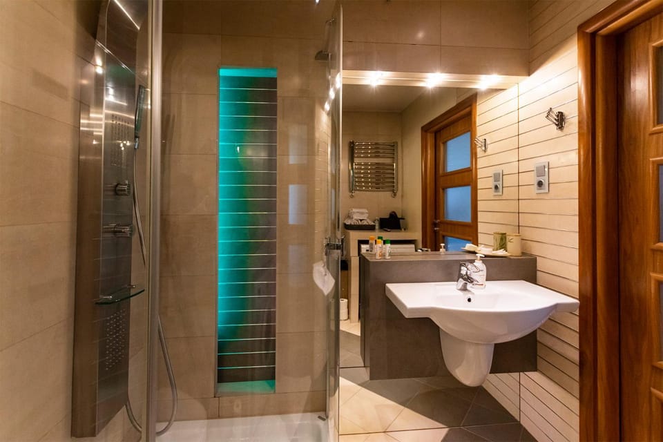 Shower, Bathroom, towels