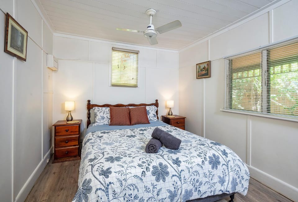 Bedroom, Pets