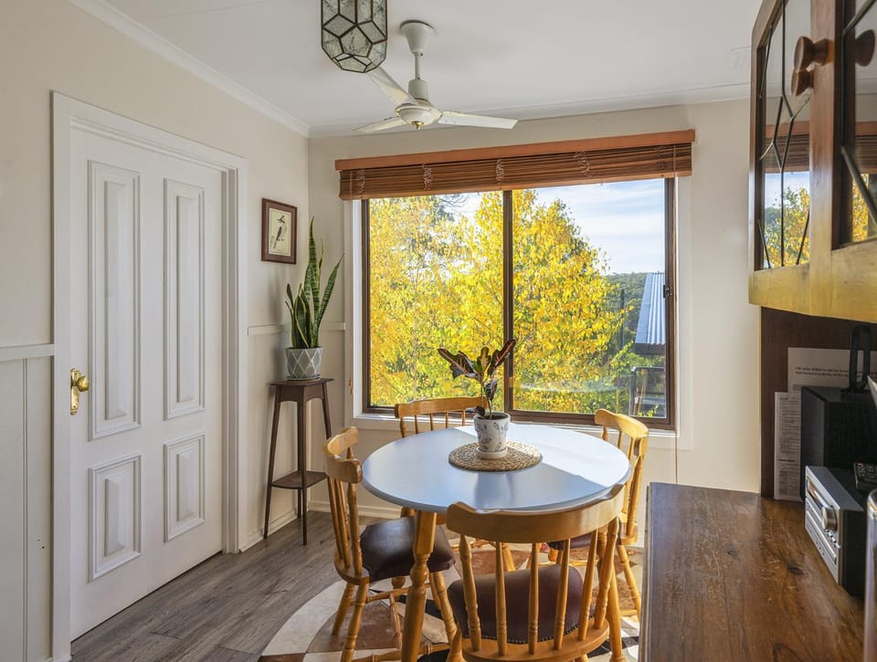 Dining area, Pets