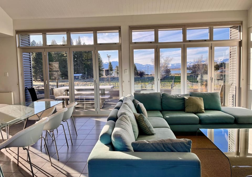 Living room, Dining area, Lake view, Mountain view