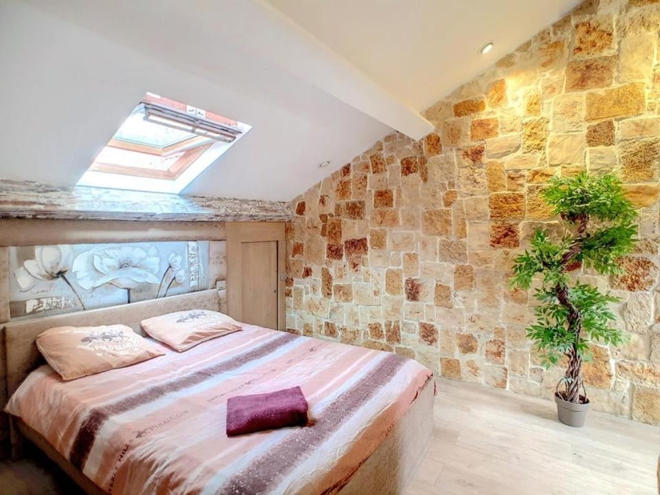 Love Room Jacuzzi Croisette Apartment in Cannes