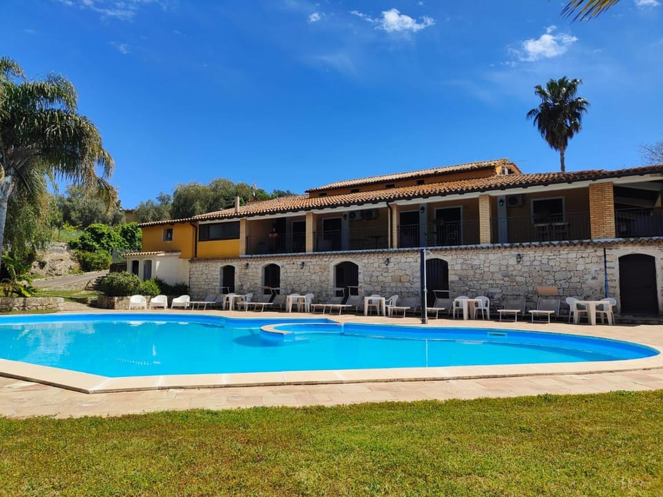 Property building, Garden view, Pool view, Swimming pool, sunbed