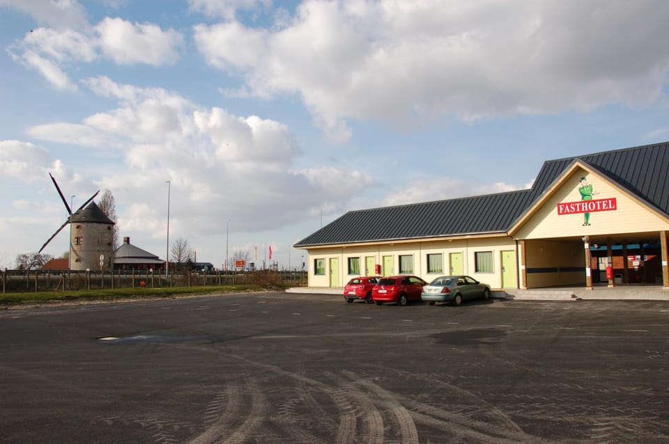 Property building, Facade/entrance, Day