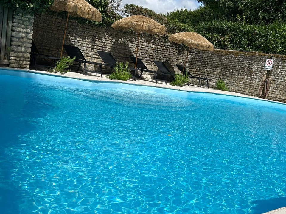 Demeures et Châteaux - Le Portail en Marais Poitevin Bed and Breakfast in Pays de la Loire