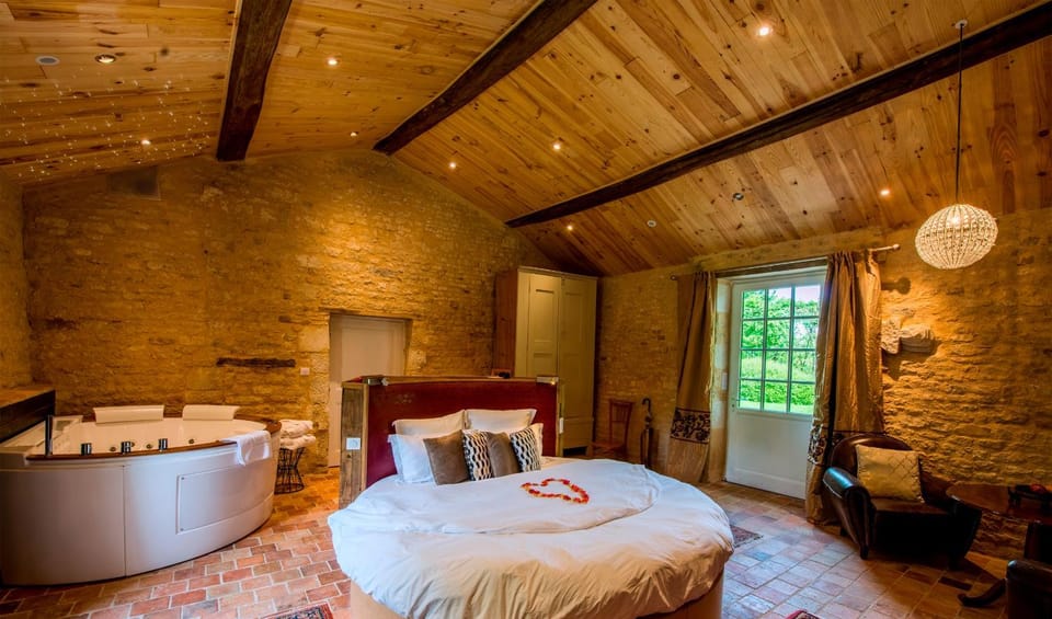 Demeures et Châteaux - Le Portail en Marais Poitevin Bed and Breakfast in Pays de la Loire