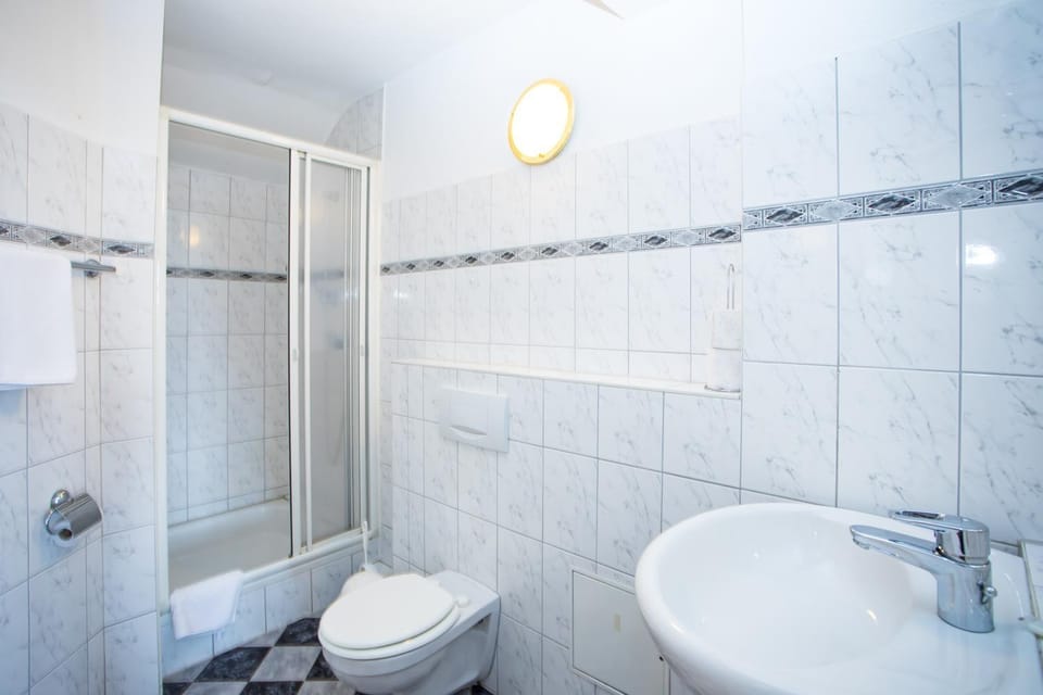 Bathroom, Decorative detail