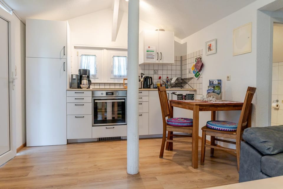 Kitchen or kitchenette, Seating area, Dining area, oven, pet friendly, stove, toaster