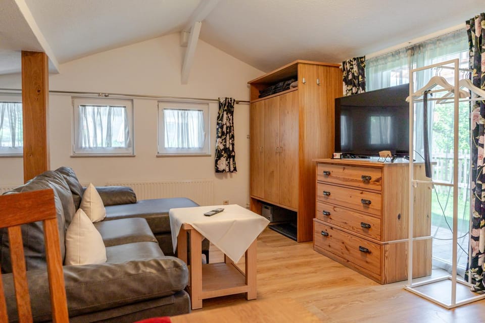 TV and multimedia, Living room, Seating area, wardrobe