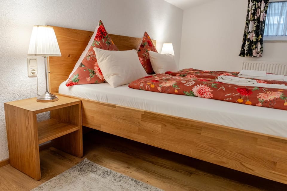 Bed, towels