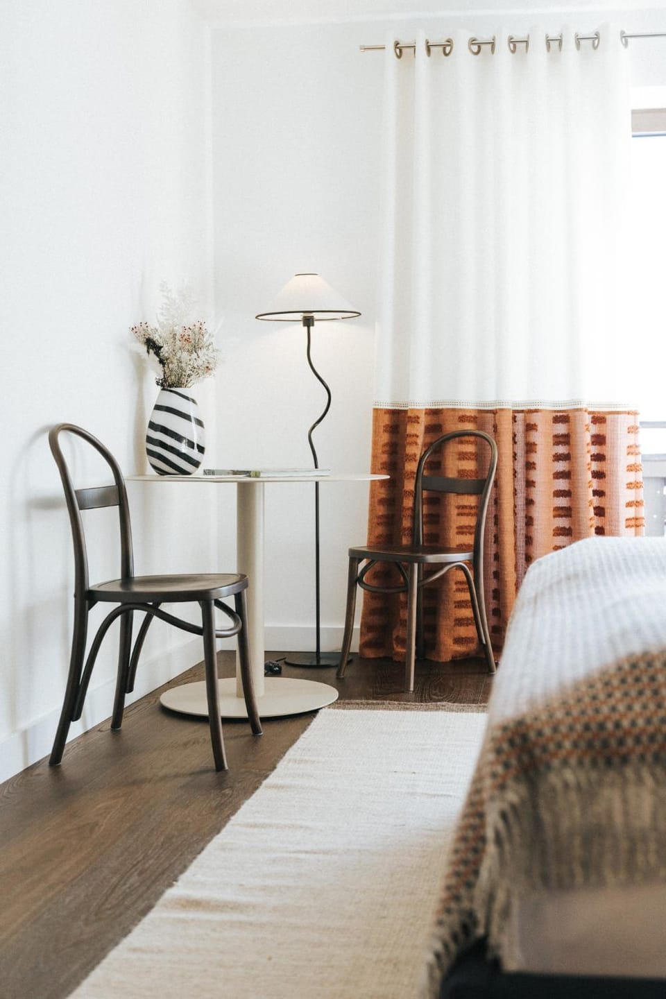 Bed, Living room, Photo of the whole room, Seating area, Bedroom