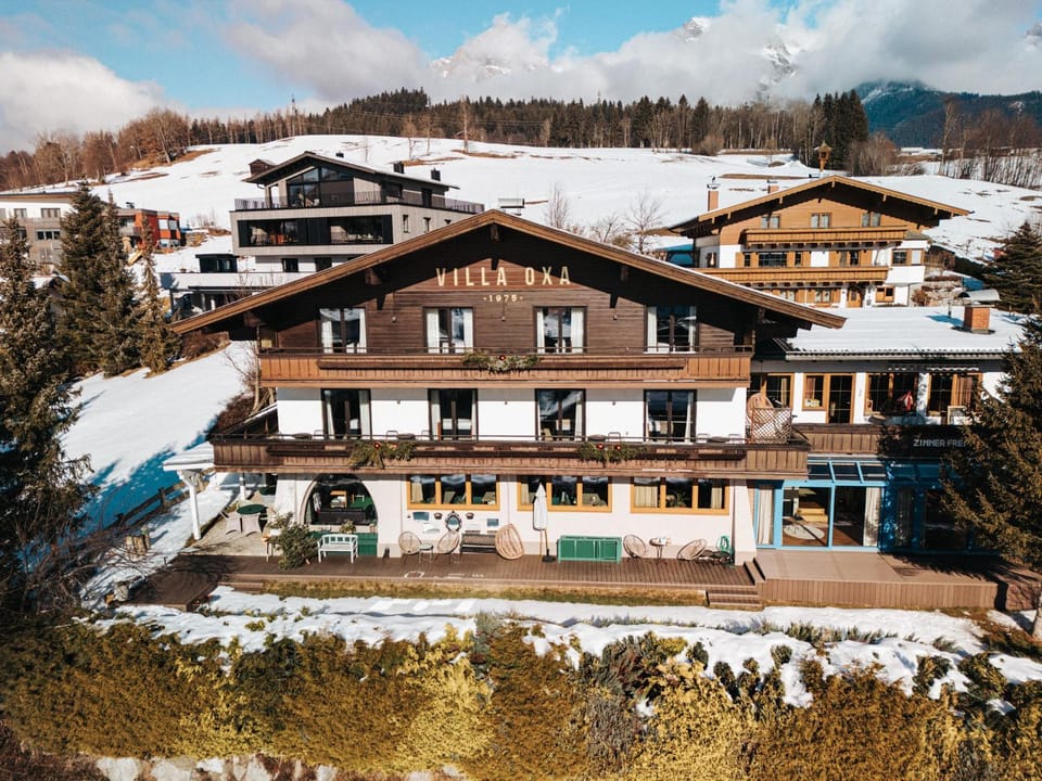 Property building, Day, Natural landscape, Winter, Mountain view