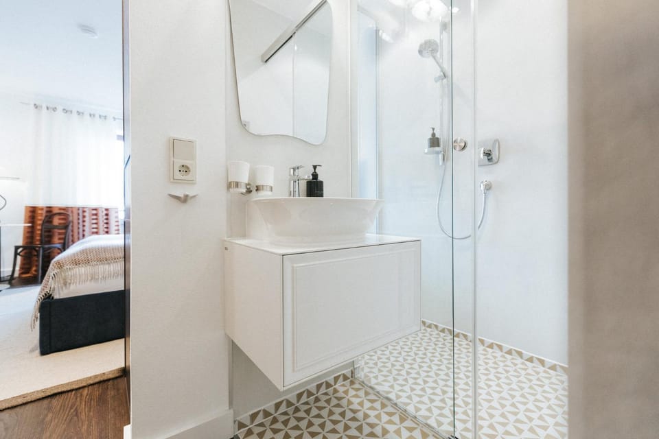 Shower, Bathroom, Photo of the whole room, towels