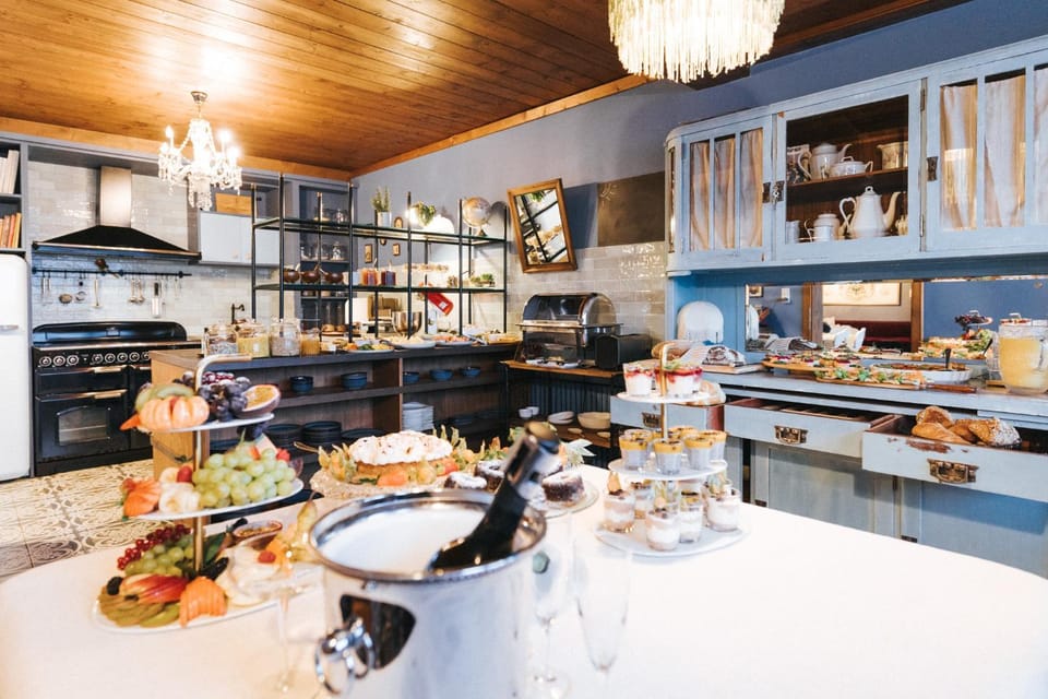 Kitchen or kitchenette, Food and drinks, Food, Breakfast, Buffet breakfast