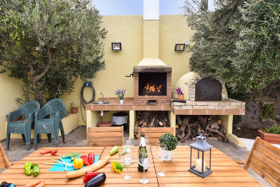 BBQ facilities, Balcony/Terrace, Dining area