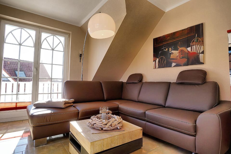 Villa Sonnenuhr, FW 8 Apartment in Zingst