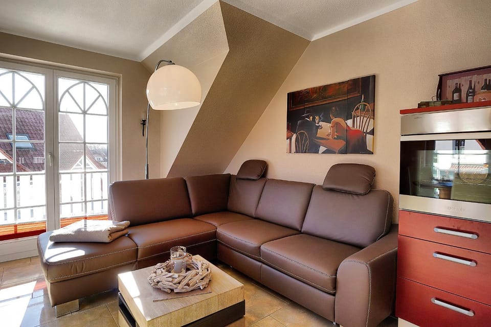 Villa Sonnenuhr, FW 8 Apartment in Zingst