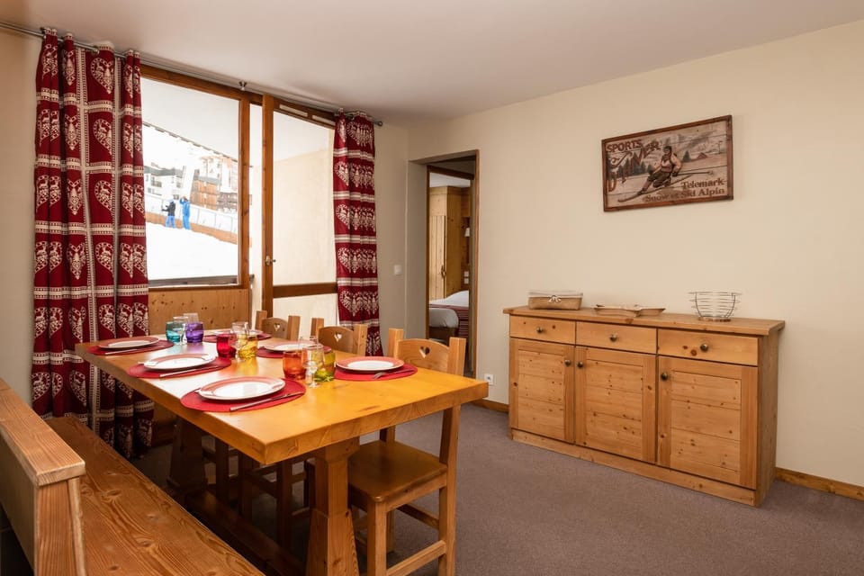 Dining area, Mountain view, Dinner, Family