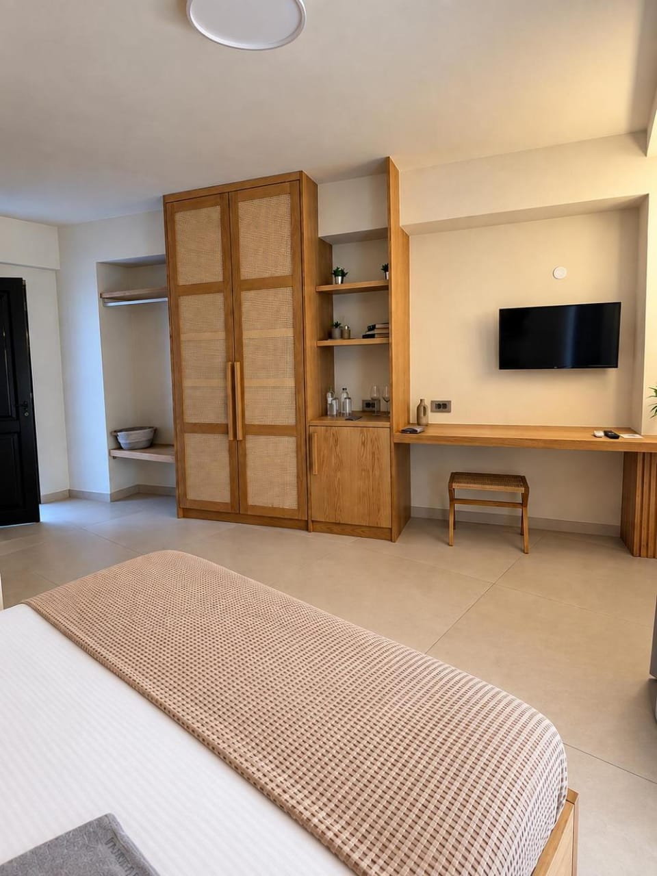 TV and multimedia, Photo of the whole room, Bedroom, wardrobe
