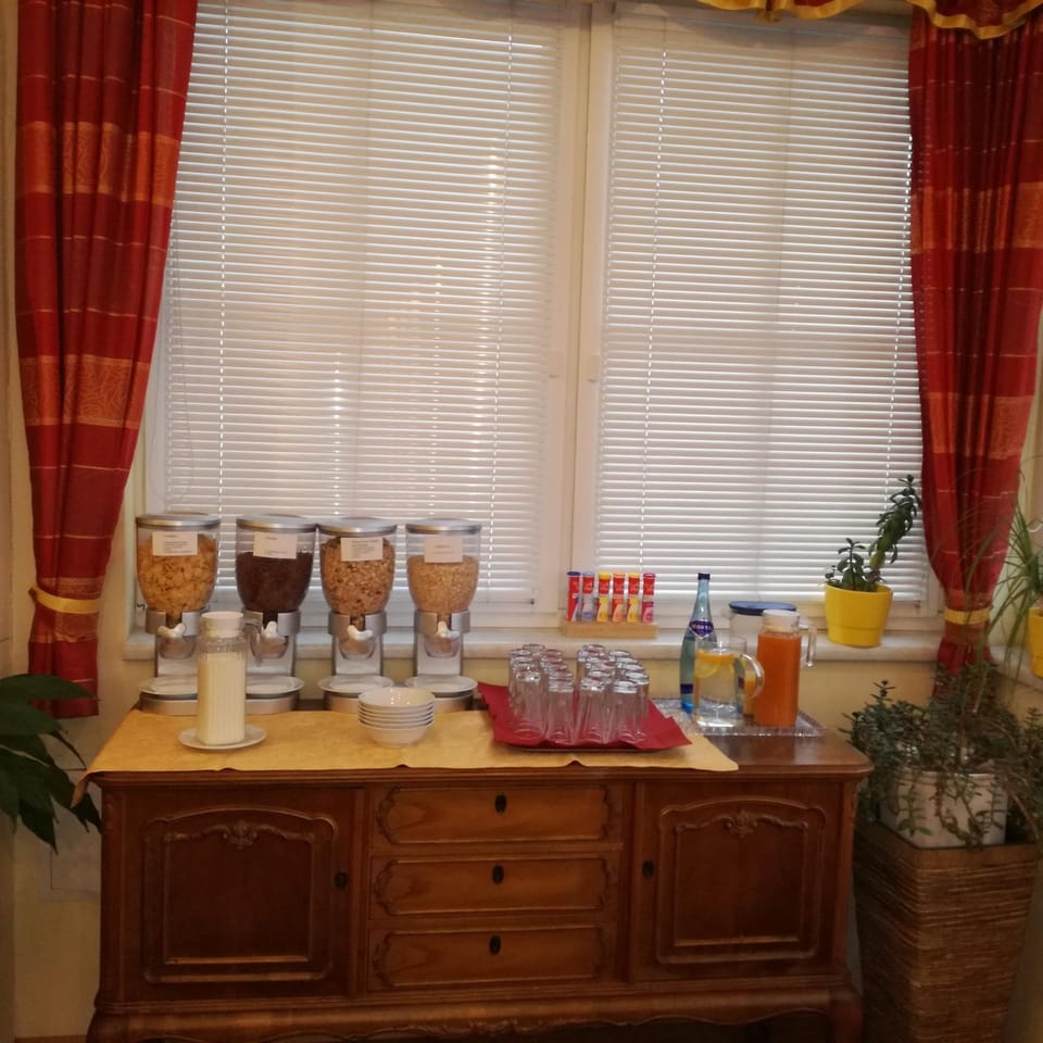 Food and drinks, Breakfast, Buffet breakfast