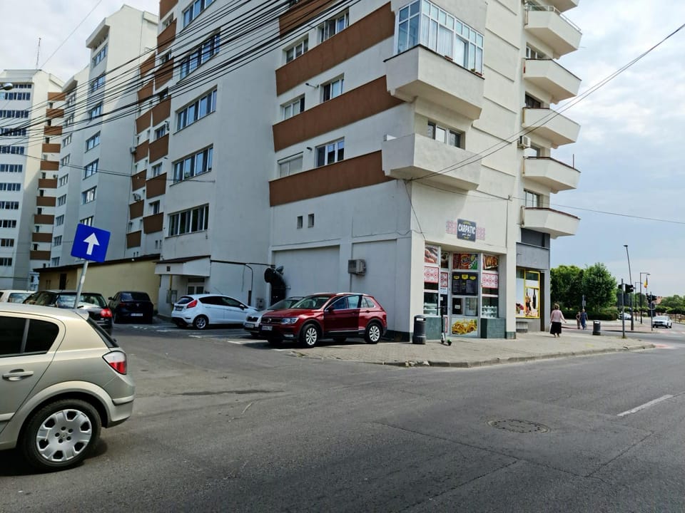Property building, Facade/entrance, Neighbourhood, City view, Street view