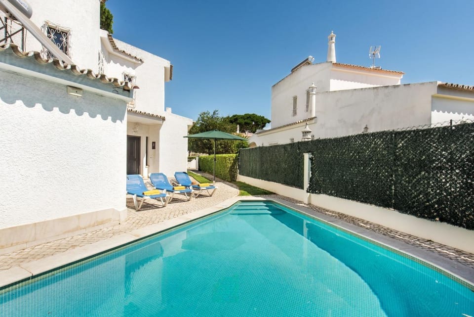 Swimming pool, sunbed