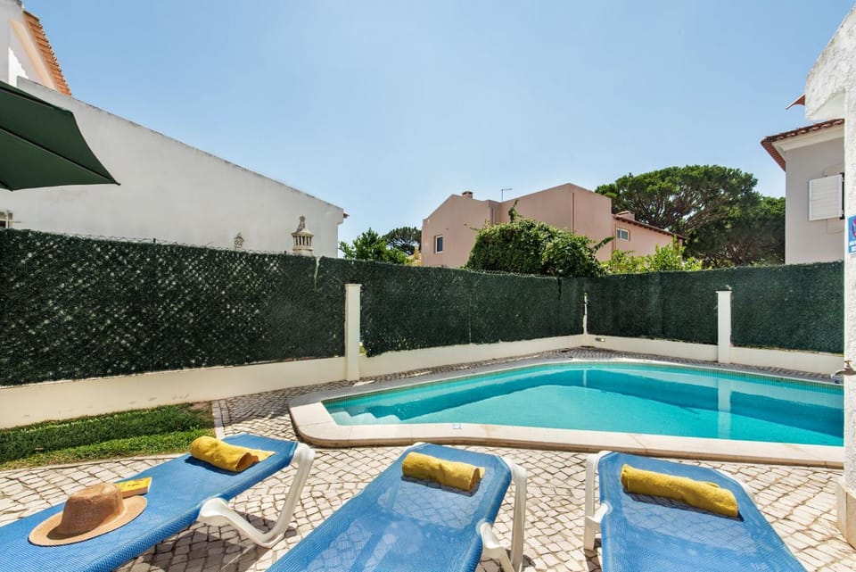 Swimming pool, sunbed