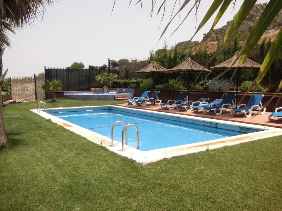 Swimming pool, Swimming pool
