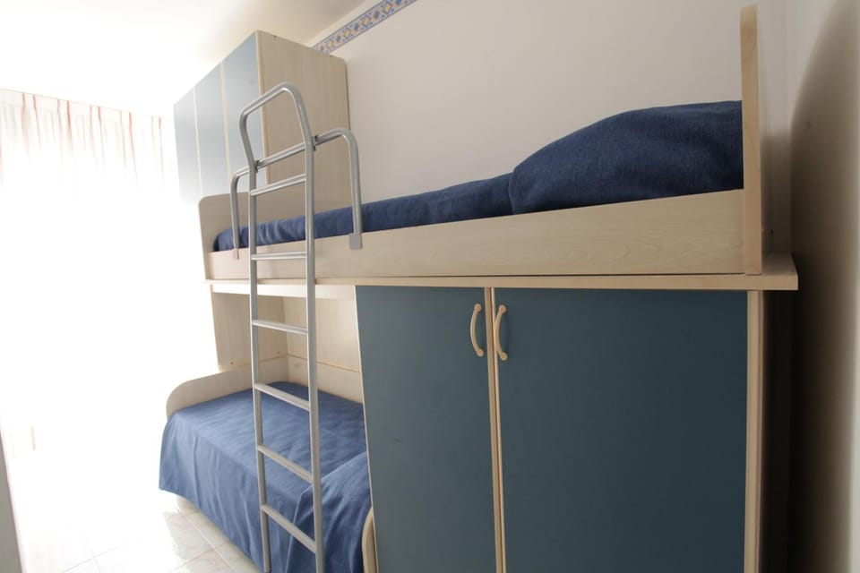 bunk bed