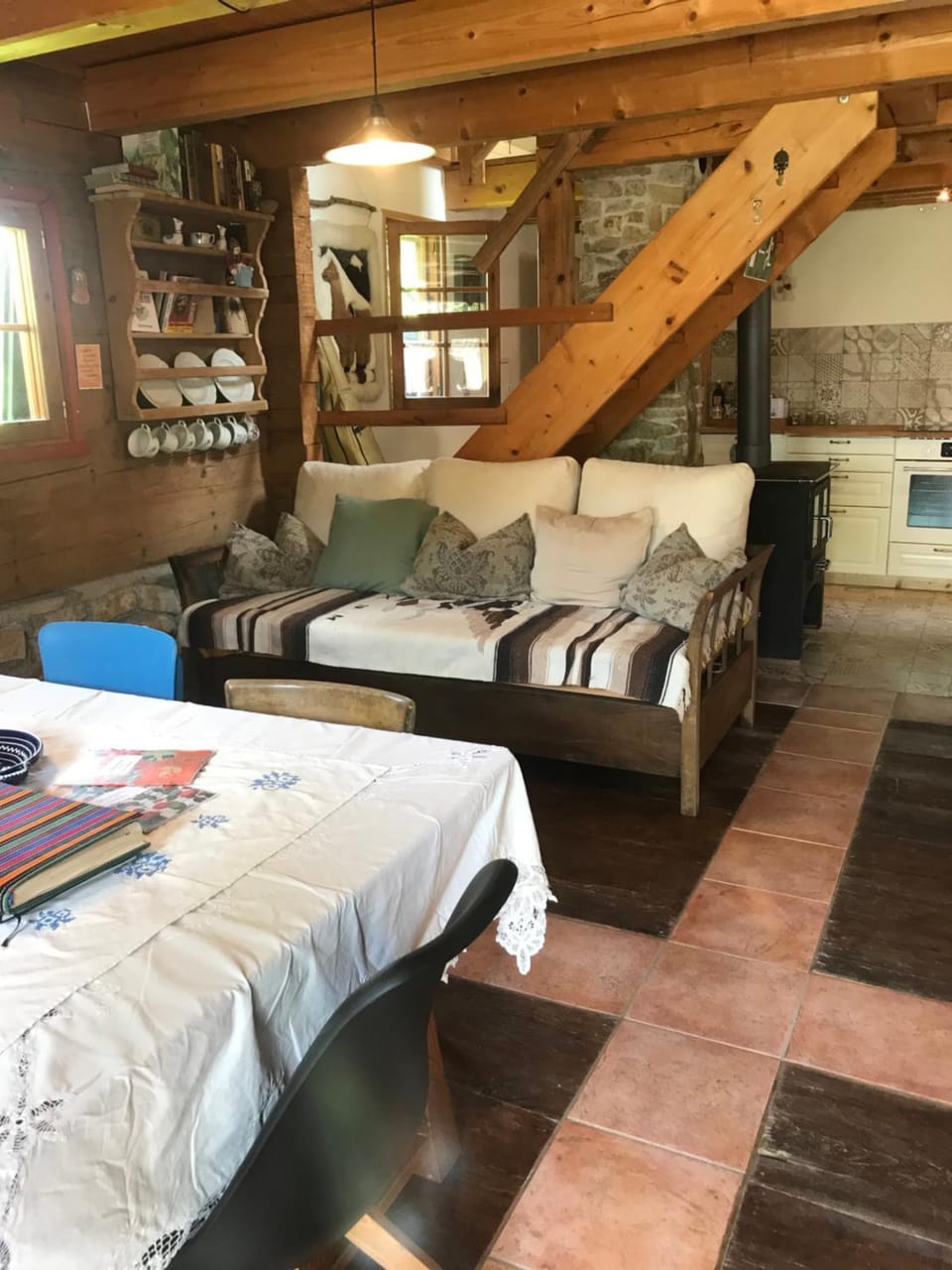 Getreidekasten auf einer Lamafarm House in Austria