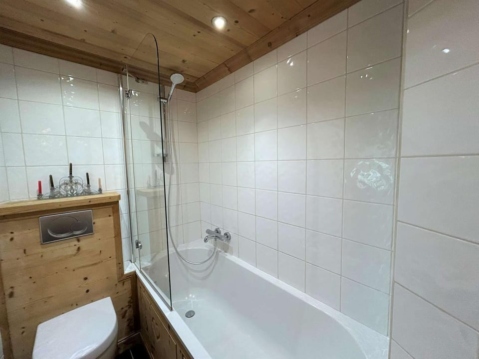 Appartement 4 pièces ski aux pieds, cheminée, piscine, Méribel, 6-8 pers Apartment in Les Allues
