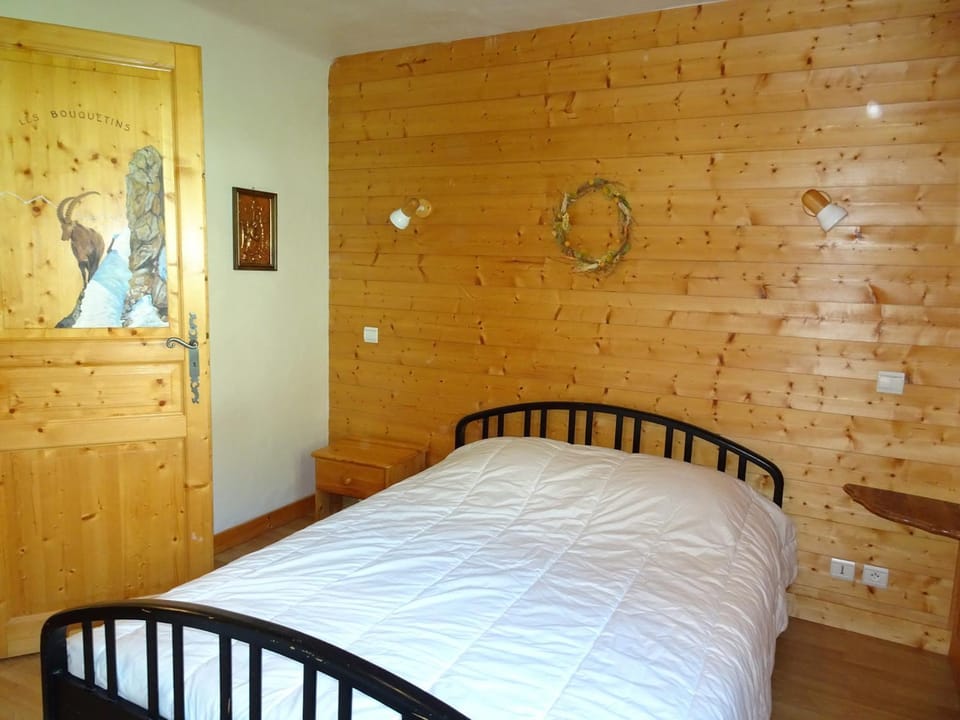 Triplex confortable 12 pers, terrasse, garage, Champagny-en-Vanoise - FR-1-464-19 Apartment in Champagny-en-Vanoise