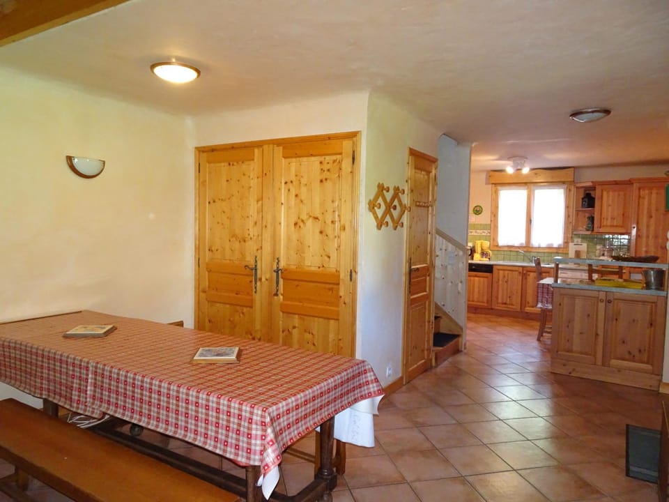 Triplex confortable 12 pers, terrasse, garage, Champagny-en-Vanoise - FR-1-464-19 Apartment in Champagny-en-Vanoise