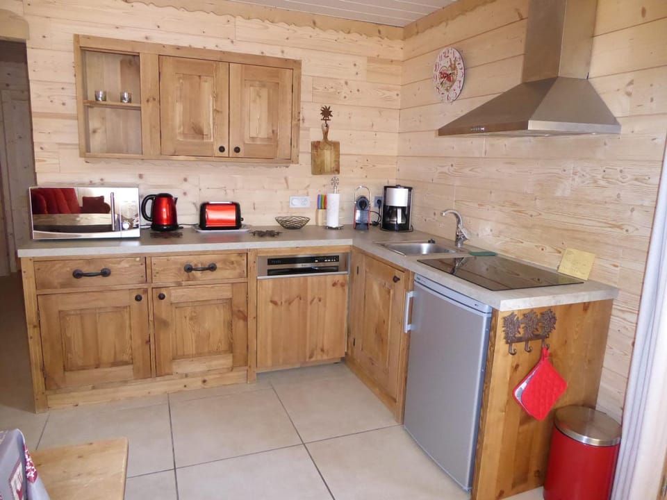 Chalet avec terrasse et parking privé, proche téléphérique - FR-1-464-29 Apartment in Pralognan-la-Vanoise