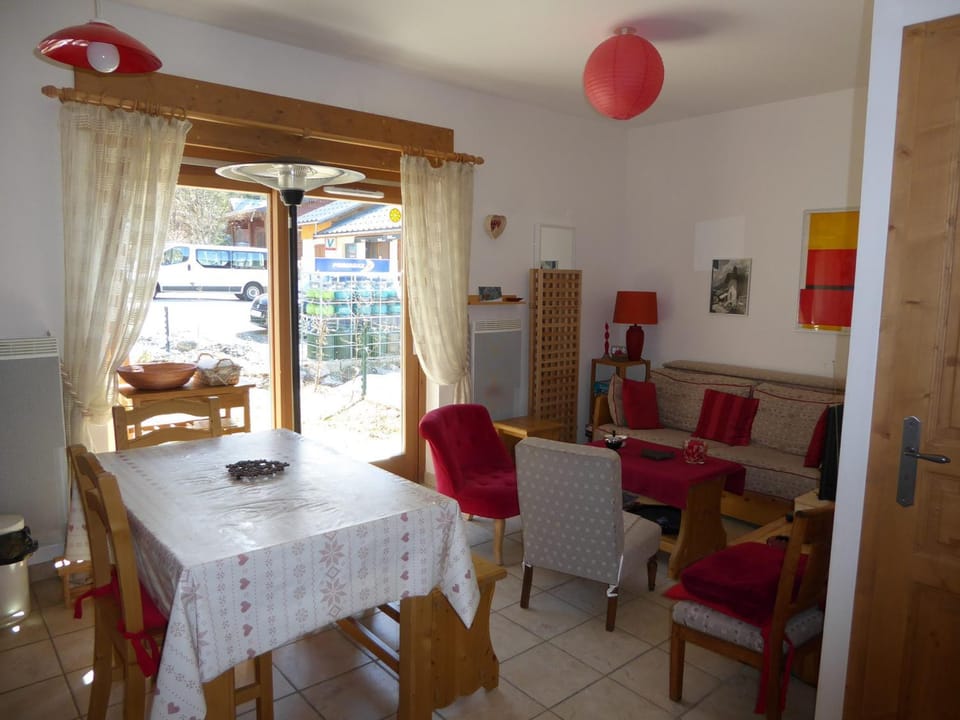 Agréable 3 pièces avec jardinet, proche du centre Apartment in Pralognan-la-Vanoise