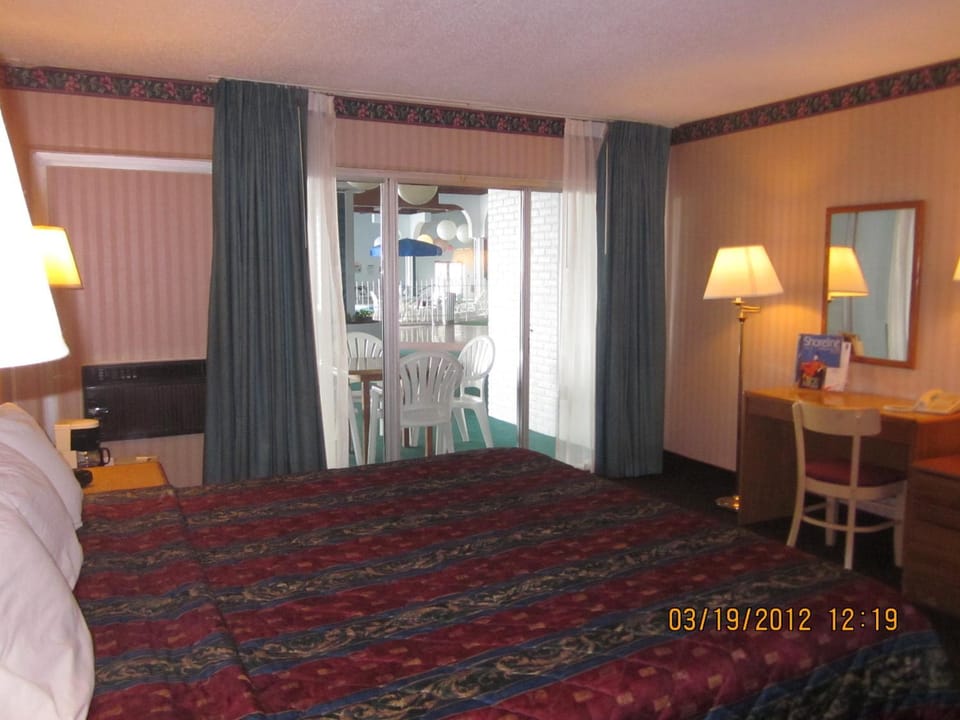 Day, Photo of the whole room