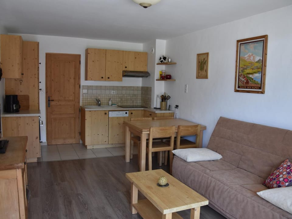 Appartement chaleureux PMR avec terrasse sud, parking, près de Champagny-en-Vanoise - FR-1-464-80 Apartment in Champagny-en-Vanoise