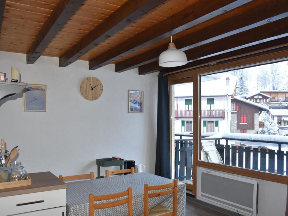 Duplex ensoleillé centre village avec balcon et parking privé - FR-1-464-86 Apartment in Pralognan-la-Vanoise
