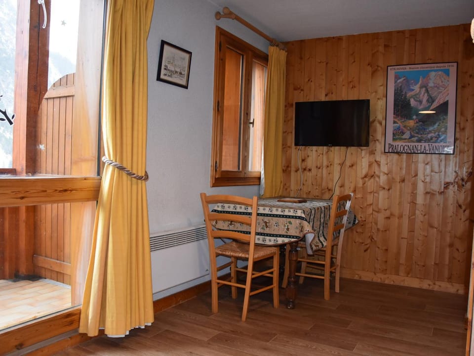 Studio cosy près des commerces, balcon sud - FR-1-464-122 Apartment in Pralognan-la-Vanoise