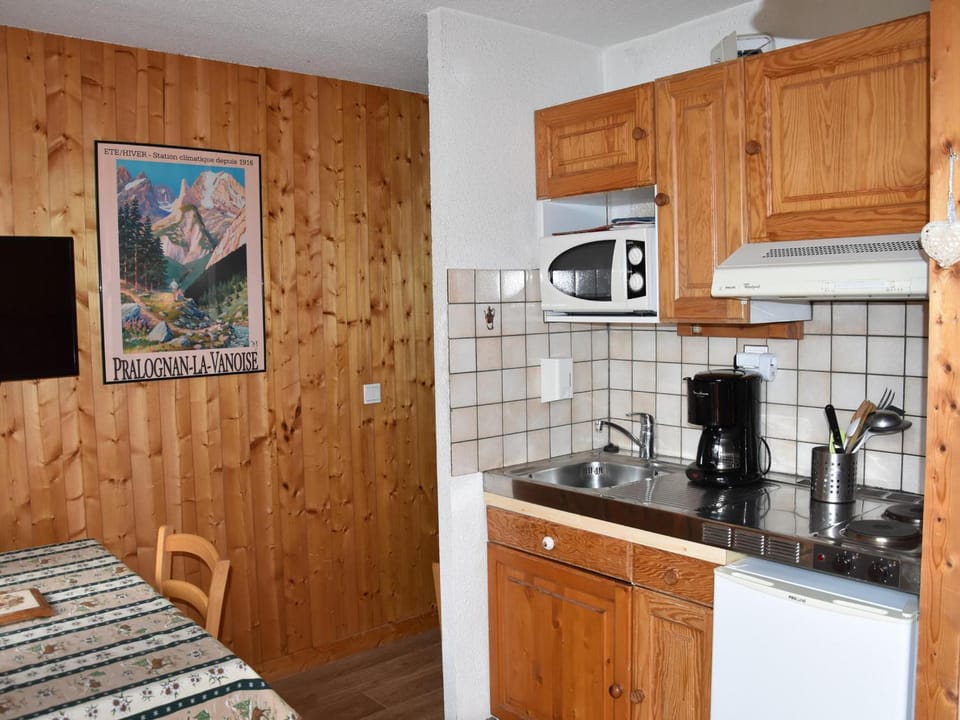 Studio cosy près des commerces, balcon sud - FR-1-464-122 Apartment in Pralognan-la-Vanoise