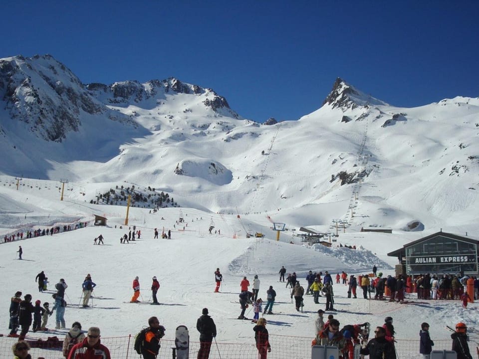 Studio cabine 4 pers, balcon sud, parking, prox centre Luz-St-Sauveur, proche ski et thermes - FR-1-402-72 Cabin in Luz-Saint-Sauveur