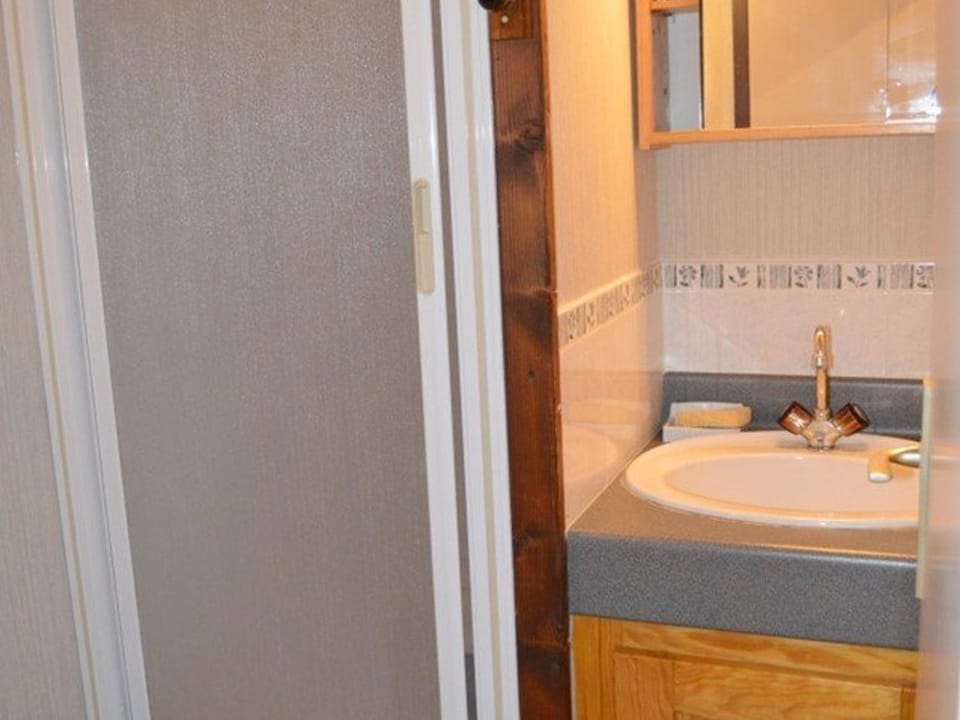 Duplex T4 7 pers avec terrasse et parking à Esquièze-Sère - FR-1-402-73 Apartment in Aragon