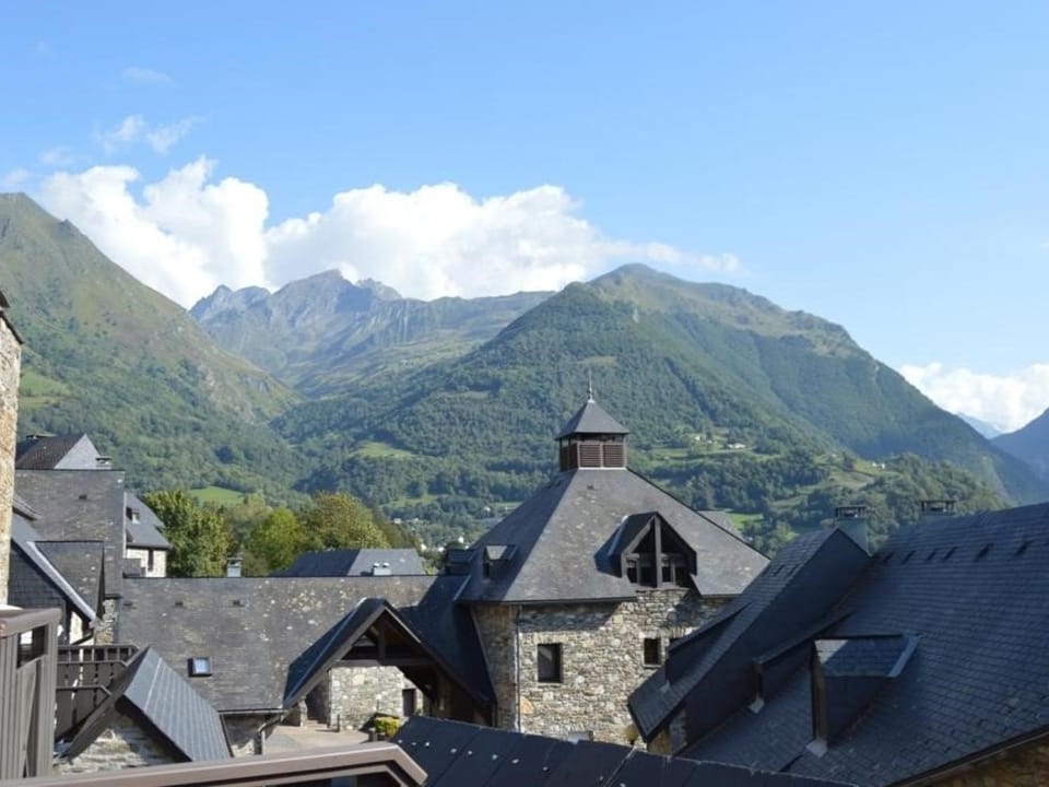 Duplex T4 7 pers avec terrasse et parking à Esquièze-Sère - FR-1-402-73 Apartment in Aragon