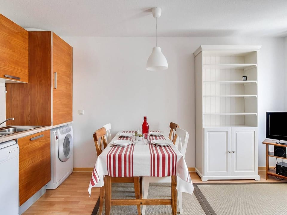 Charmant T2 en Centre-Ville pour 6 pers., Parking, Proche Commodités et Stations de Ski - FR-1-402-75 Apartment in Luz-Saint-Sauveur