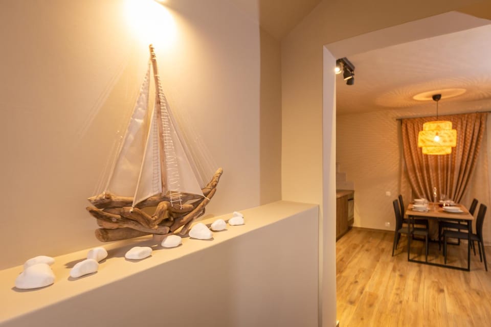 Photo of the whole room, Decorative detail, On site