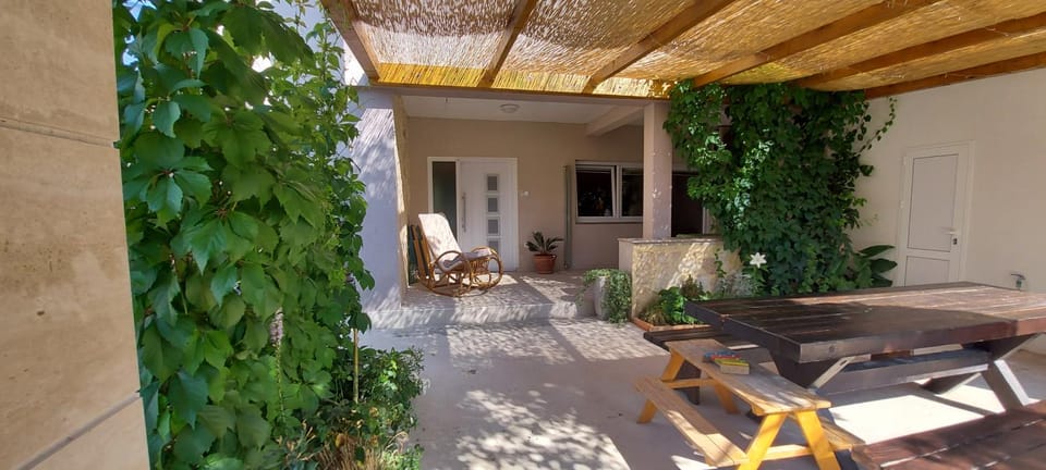 Facade/entrance, Balcony/Terrace